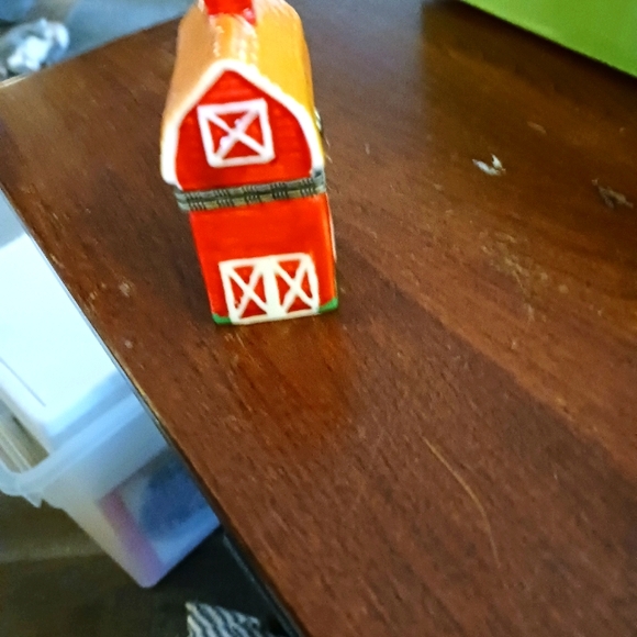 Vintage Red Barn Trinket Box with Black Rooster - Picture 5 of 8